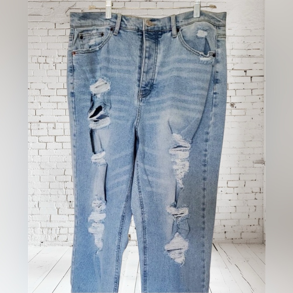 New Vanilla Star Light Blue Distressed Boyfriend Jeans